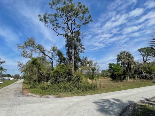 Listing photo 3 for 133 Coconut St, Port Charlotte FL 33980