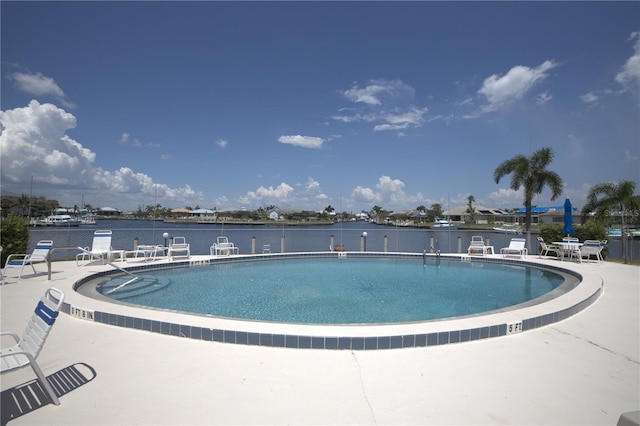 view of swimming pool