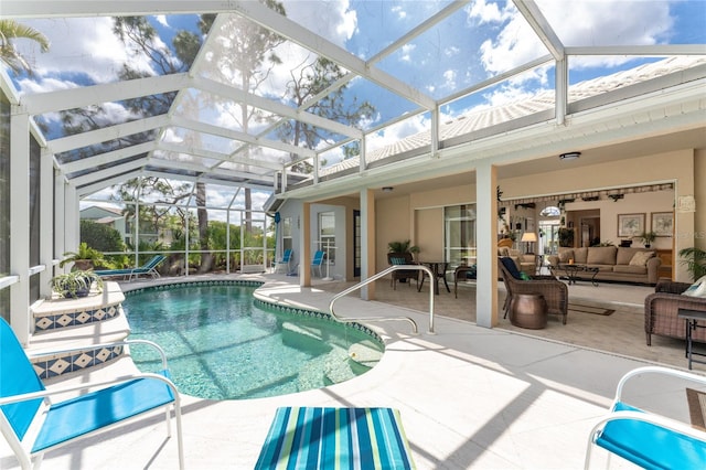 view of swimming pool featuring an outdoor hangout area, ceiling fan, a patio, and a lanai