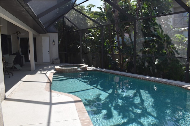 view of swimming pool featuring a lanai, a patio, ceiling fan, and an in ground hot tub