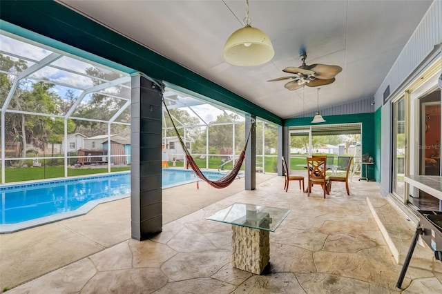 sunroom with lofted ceiling and ceiling fan