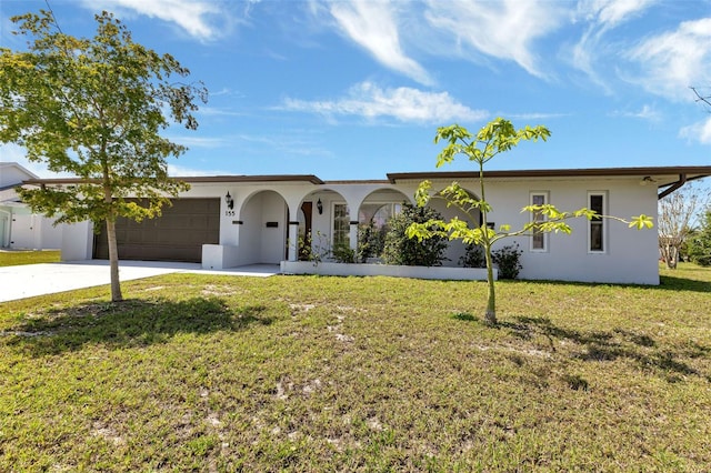 ranch-style house featuring a front lawn and a garage