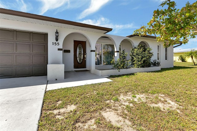 view of front of home featuring a front lawn, a porch, and a garage