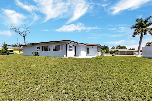 view of front facade featuring a front lawn