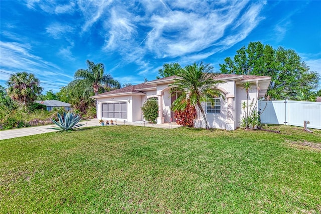 view of front of home featuring a front yard