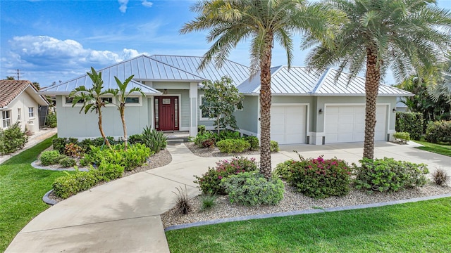 view of front of property featuring a front lawn and a garage