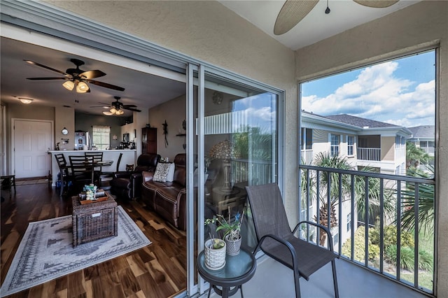 sunroom / solarium featuring ceiling fan