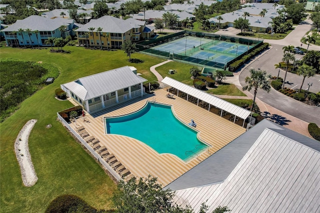 view of swimming pool featuring a yard