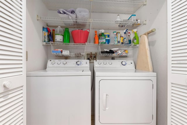 clothes washing area with washer hookup and washer and clothes dryer