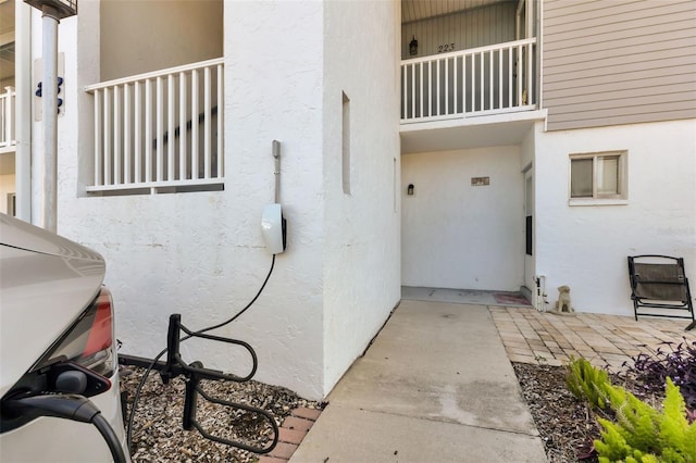 view of exterior entry featuring stucco siding