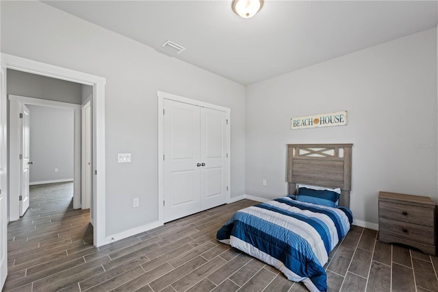 bedroom with a closet