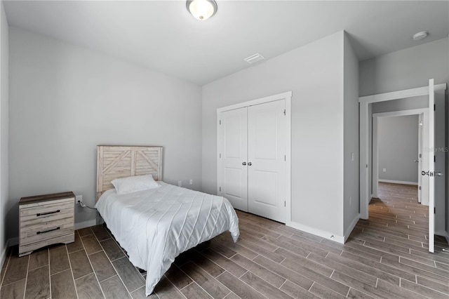 bedroom with a closet