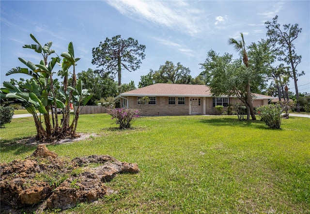 view of front facade featuring a front yard