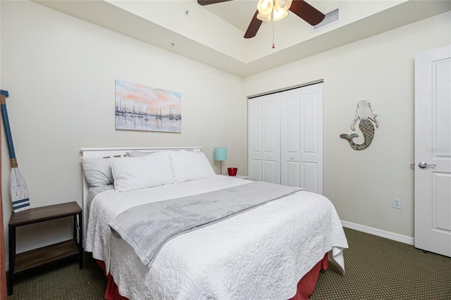 carpeted bedroom featuring ceiling fan and a closet