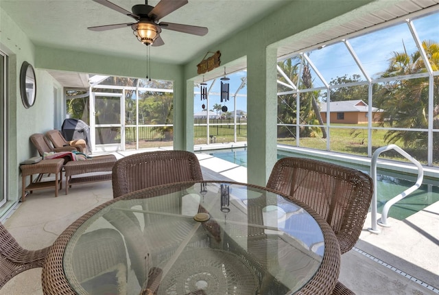 sunroom with ceiling fan