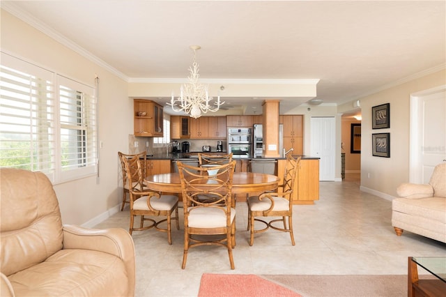 dining room with crown molding and a notable chandelier