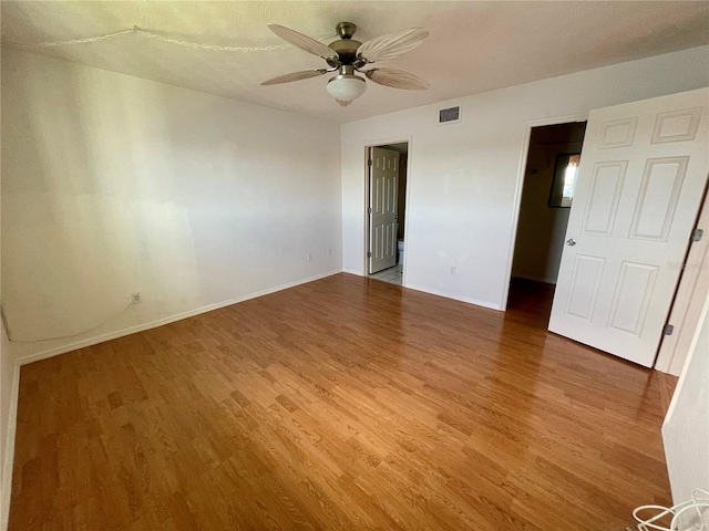 unfurnished room featuring ceiling fan and hardwood / wood-style floors