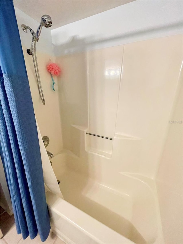 bathroom with shower / tub combo with curtain