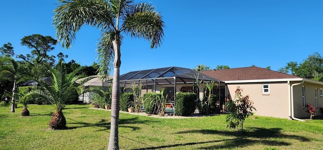 view of yard featuring a lanai