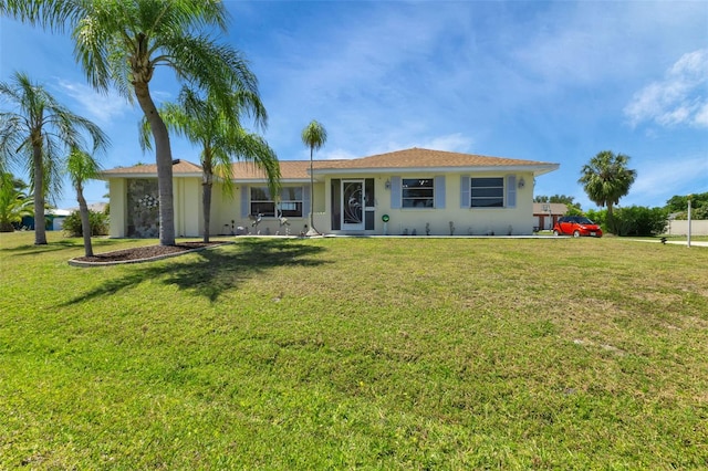 ranch-style home featuring a front lawn