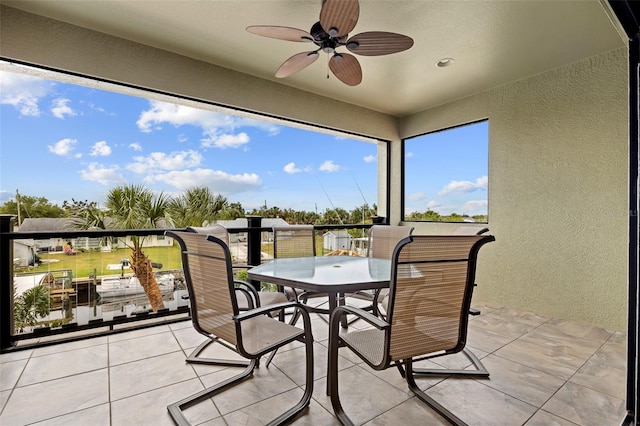 sunroom featuring ceiling fan