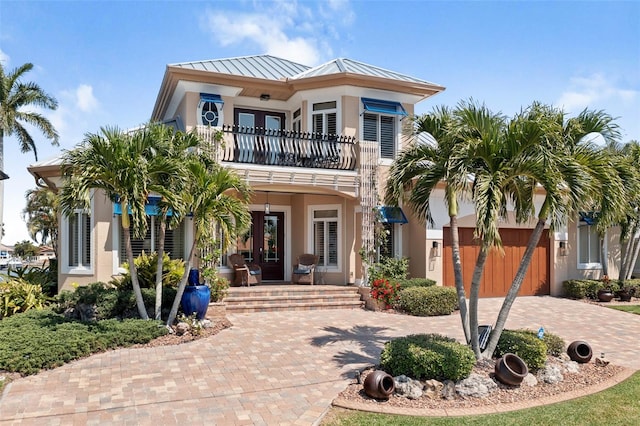 view of front of home featuring a balcony