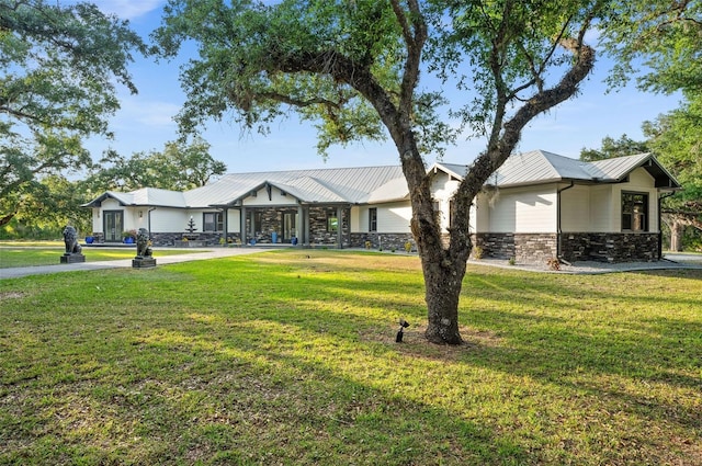 view of front of house with a front lawn