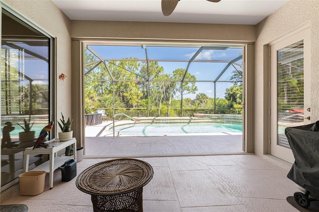 entryway featuring ceiling fan