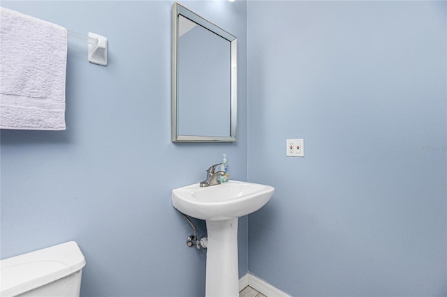 bathroom featuring toilet and sink