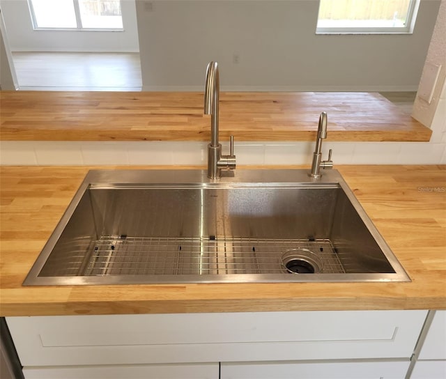 room details featuring sink