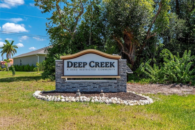 community sign with a lawn