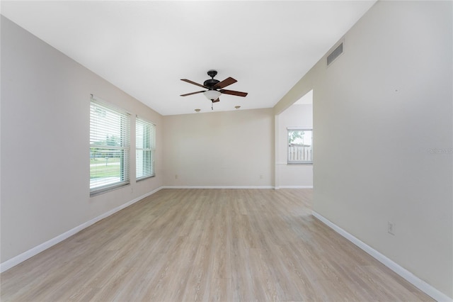 unfurnished room featuring light wood-type flooring and ceiling fan