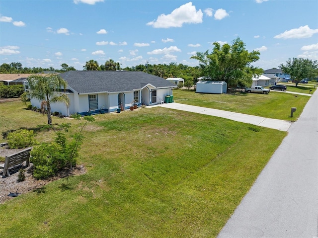 single story home with a front lawn