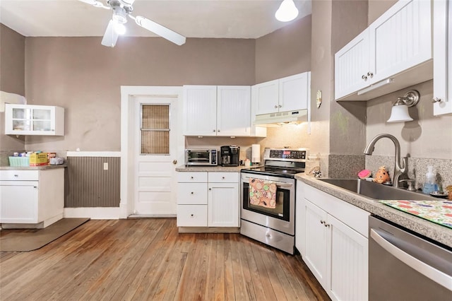 kitchen with ceiling fan, light hardwood / wood-style flooring, sink, white cabinetry, and appliances with stainless steel finishes