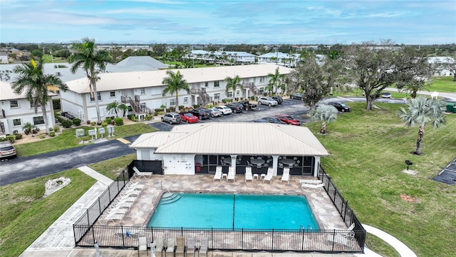 view of swimming pool featuring a yard