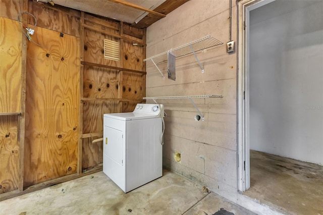 laundry area featuring washer / dryer