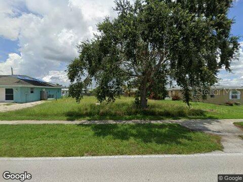 Listing photo 3 for 21676 Edgewater Dr, Port Charlotte FL 33952