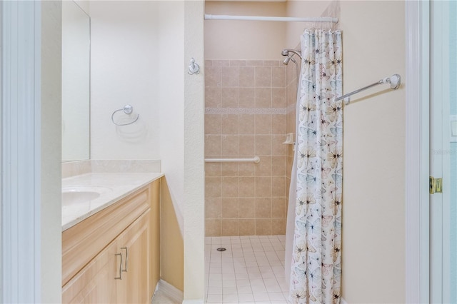 bathroom featuring a shower with shower curtain and vanity