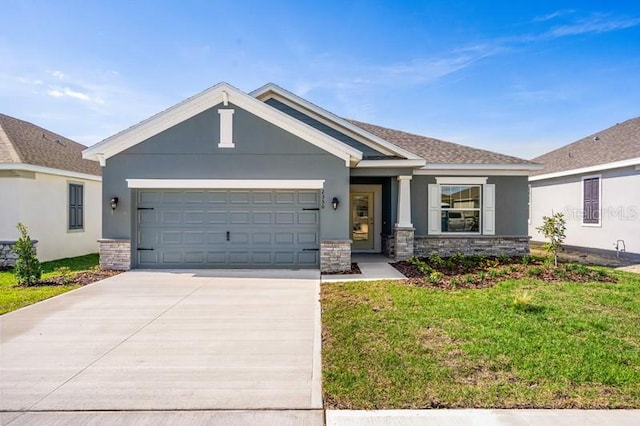 craftsman-style house featuring a garage and a front lawn