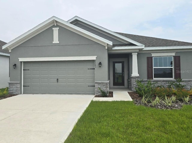 view of front facade featuring a garage and a front lawn