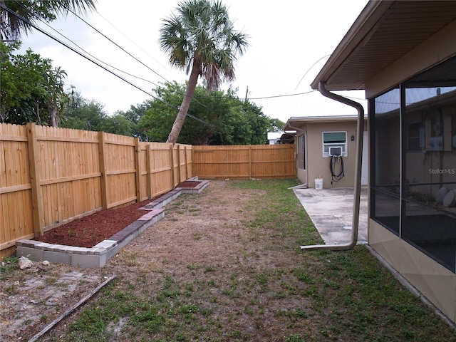 view of yard featuring a patio area