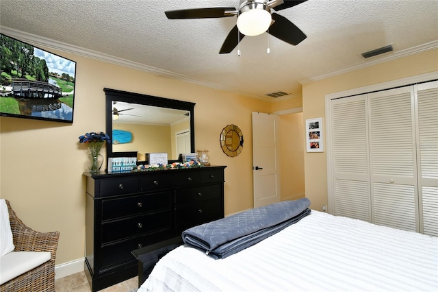 bedroom featuring ceiling fan, a closet, a textured ceiling, and ornamental molding