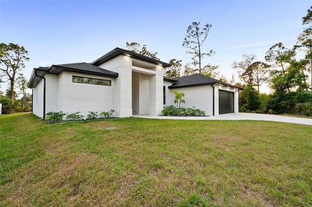 view of front of property featuring a garage and a front yard