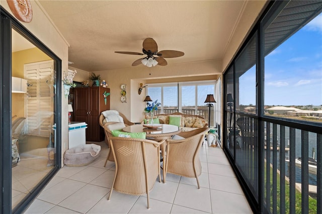 sunroom / solarium with ceiling fan