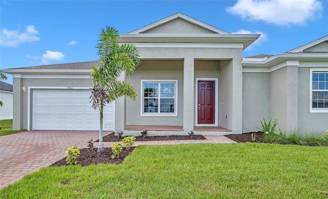 view of front of house featuring a front yard and a garage