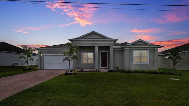 view of front facade featuring a garage and a lawn