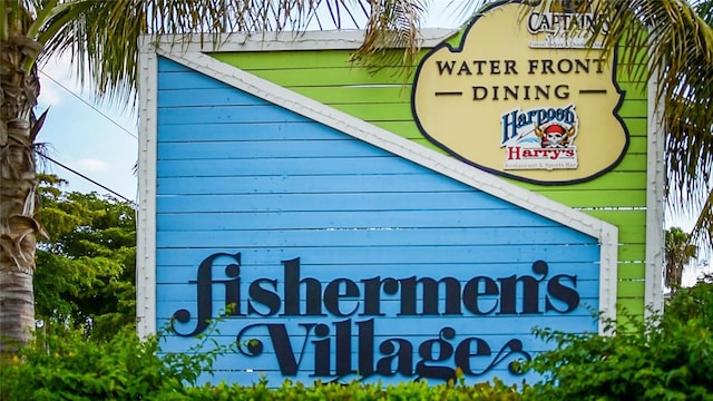 view of community / neighborhood sign