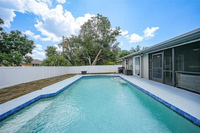 view of swimming pool