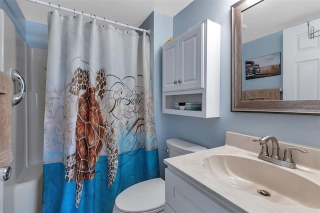 bathroom featuring curtained shower, vanity, and toilet