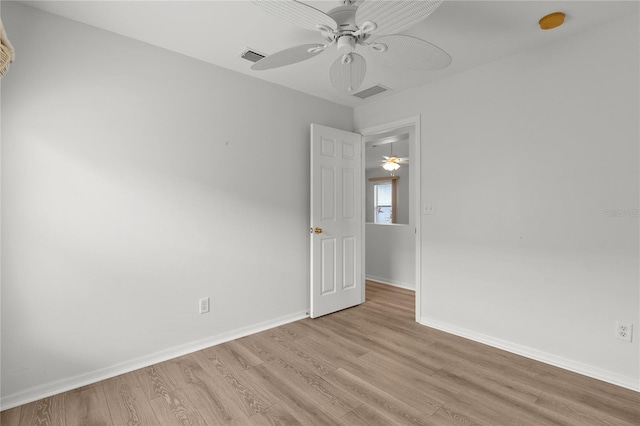 unfurnished room featuring light hardwood / wood-style flooring and ceiling fan